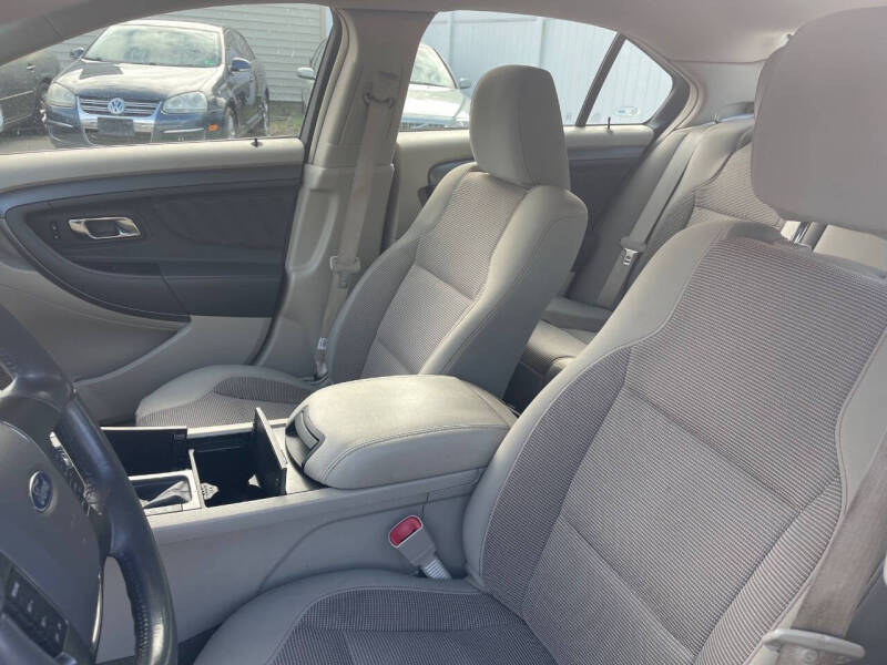 2011 Ford Taurus SEL