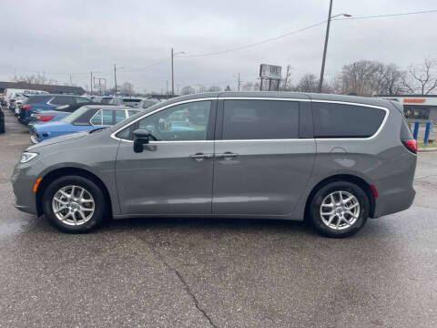 2025 Chrysler Pacifica Select