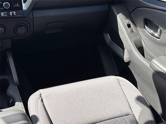 2025 Nissan Frontier SV