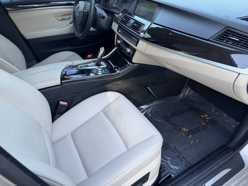 2012 BMW 5 Series 528i