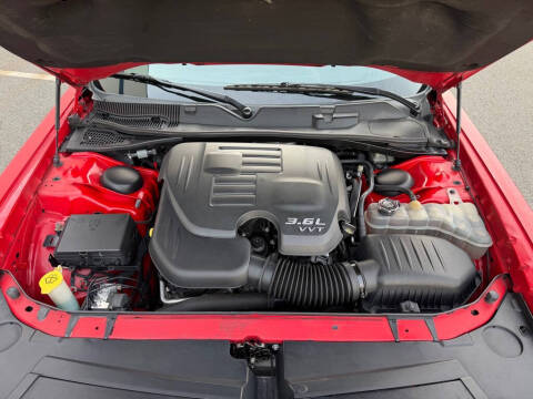 2016 Dodge Challenger SXT Plus