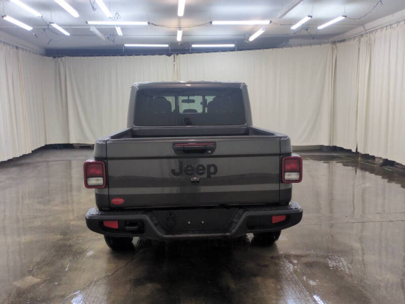 2025 Jeep Gladiator NightHawk