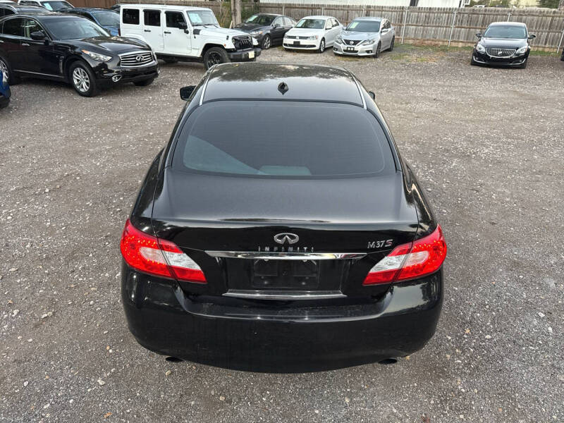 2012 Infiniti M37