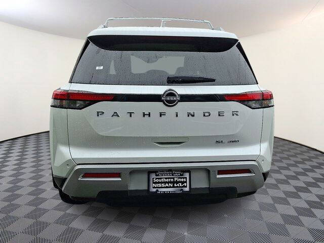 2025 Nissan Pathfinder SL