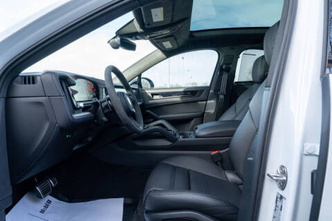 2025 Porsche Cayenne GTS Coupe