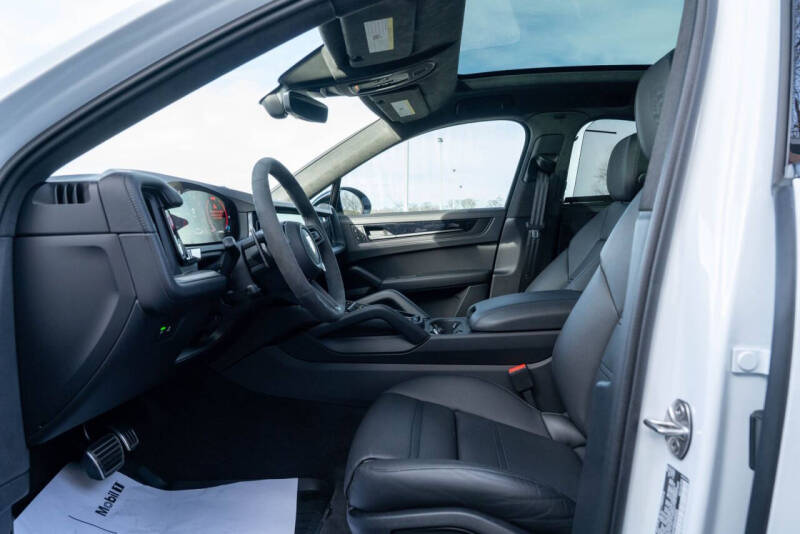 2025 Porsche Cayenne GTS Coupe