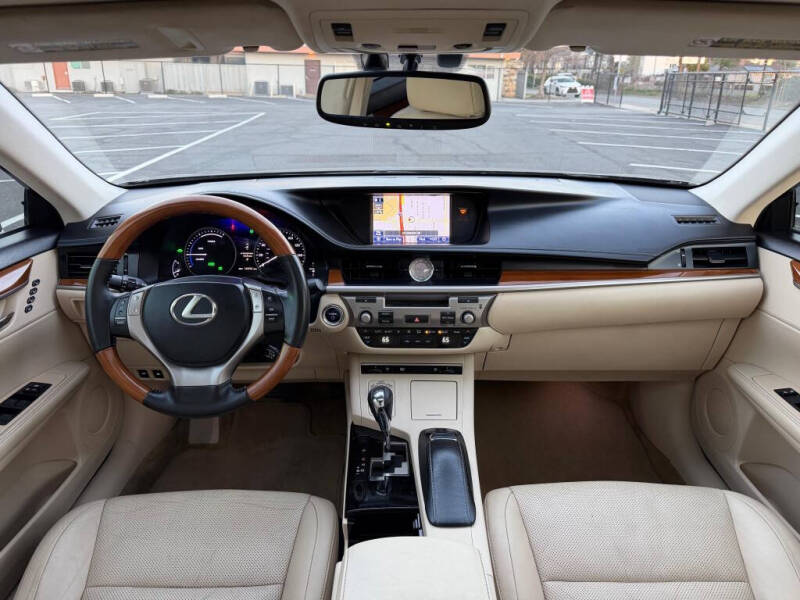 2013 Lexus ES 300h