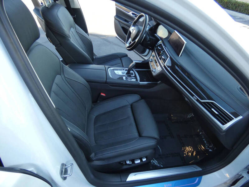 2022 BMW 7 Series 745e xDrive