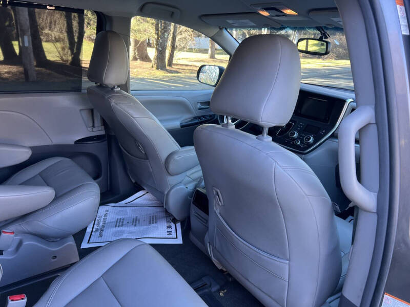 2017 Toyota Sienna LE 7-Passenger