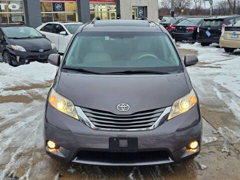 2012 Toyota Sienna XLE 8-Passenger