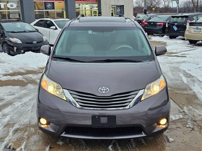 2012 Toyota Sienna XLE 8-Passenger
