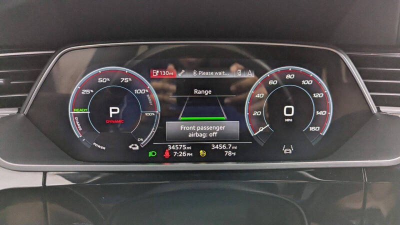 2022 Audi e-tron quattro Premium