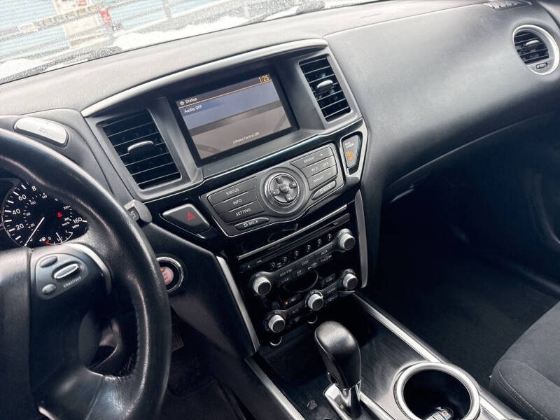 2016 Nissan Pathfinder SV