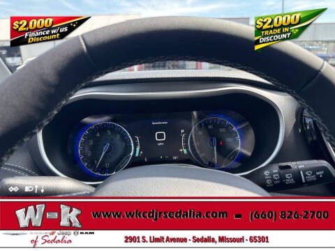 2027 Chrysler Pacifica Select