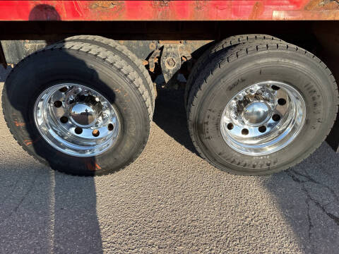 2005 Freightliner M2 106