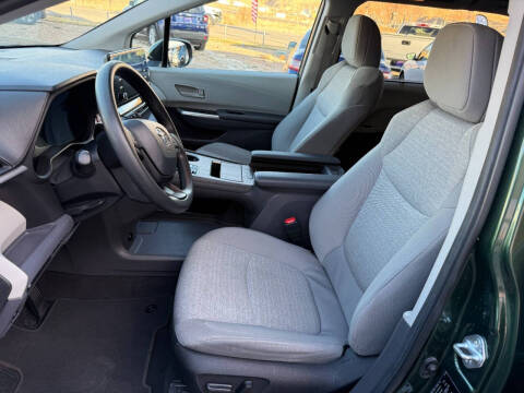 2024 Toyota Sienna LE 8-Passenger