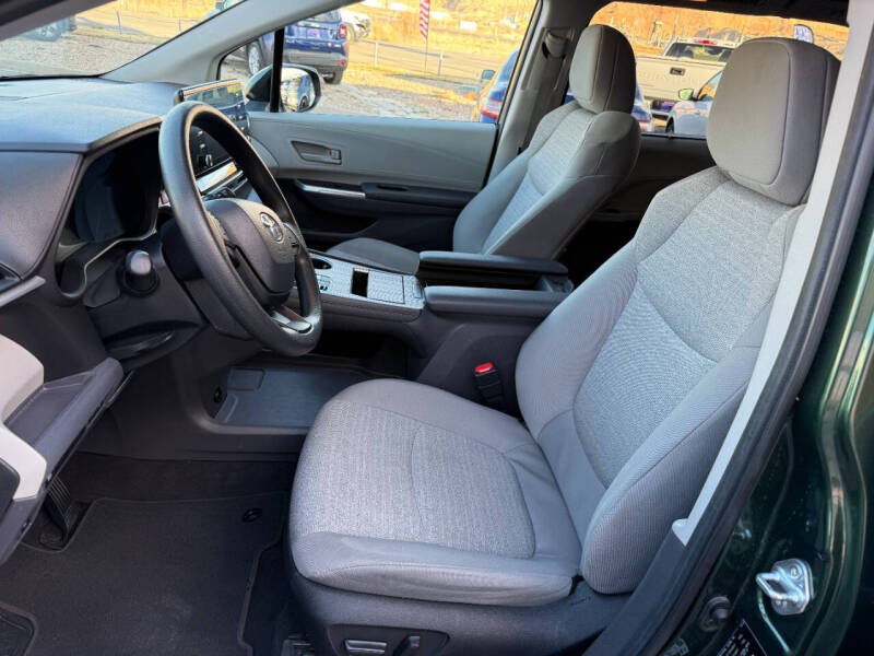 2024 Toyota Sienna LE 8-Passenger