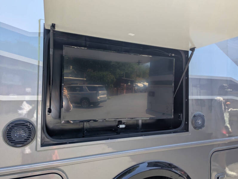2023 Winnebago Sunstar 29NP NPF Edition / 30ft