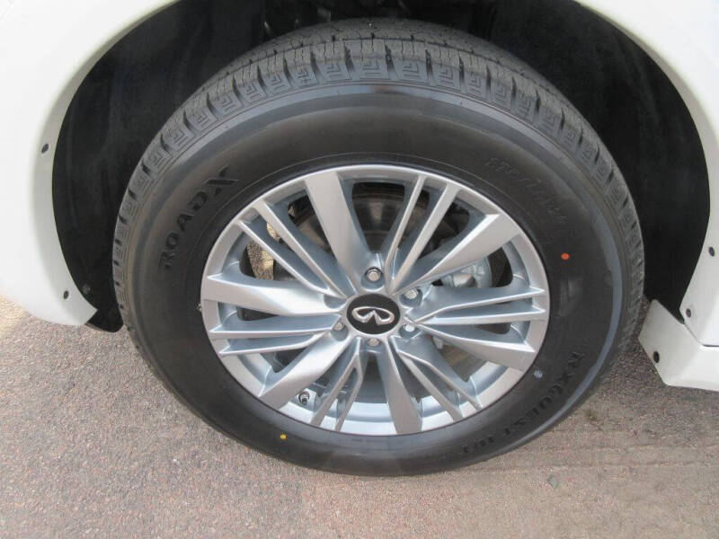 2024 Infiniti QX80 Luxe