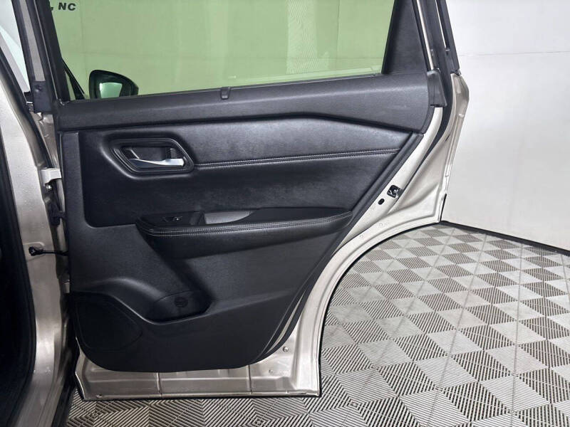 2025 Nissan Rogue SL
