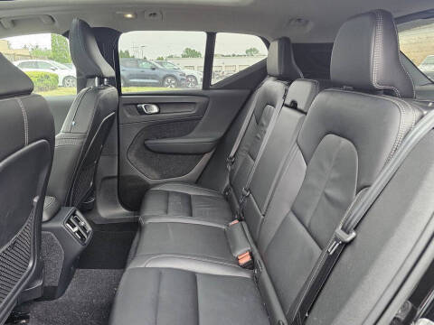 2023 Volvo XC40 B5 Plus Bright Theme