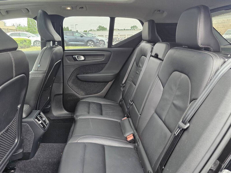 2023 Volvo XC40 B5 Plus Bright Theme