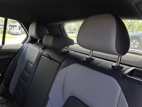 2025 Volkswagen Golf GTI SE