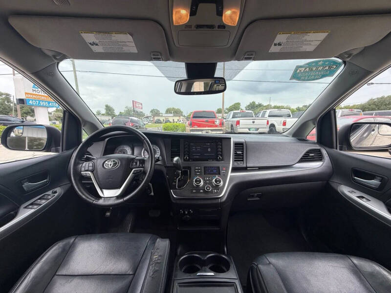 2019 Toyota Sienna SE Premium 8-Passenger