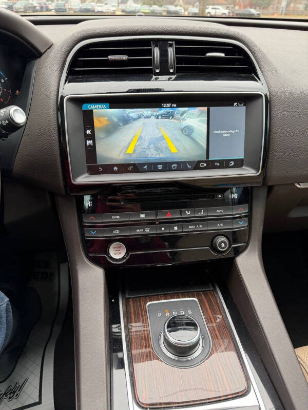 2017 Jaguar F-PACE 35t Prestige