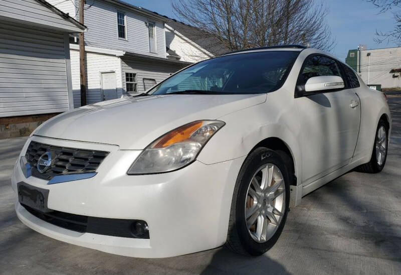 2008 Nissan Altima for sale at Woodford Car Company in Versailles KY