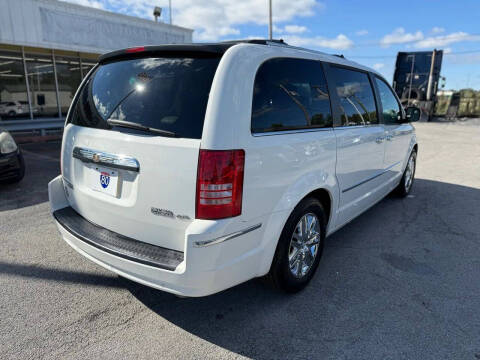 2008 Chrysler Town and Country Limited