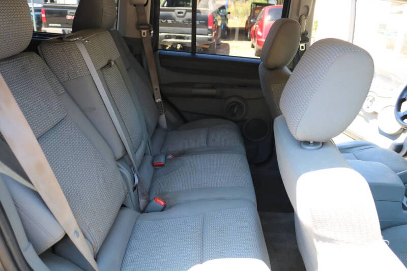 2007 Jeep Commander Sport