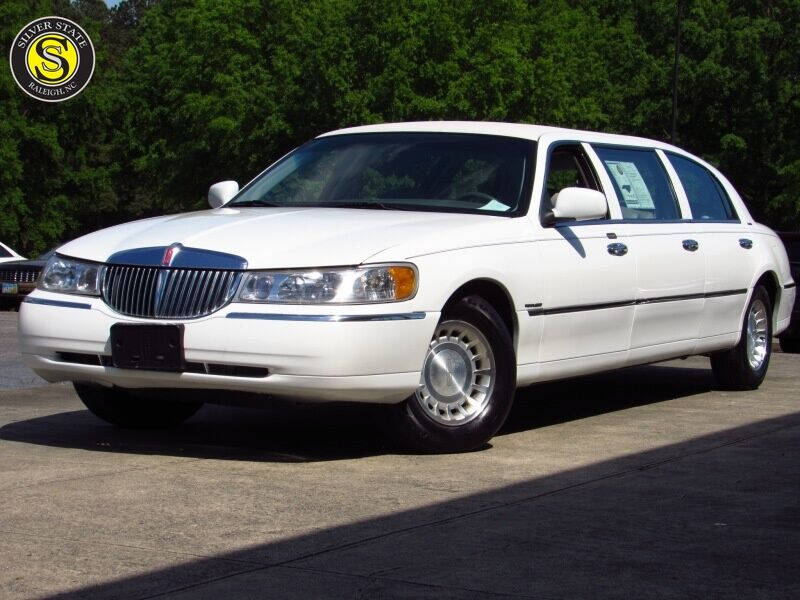 2000 Lincoln Town Car Executive