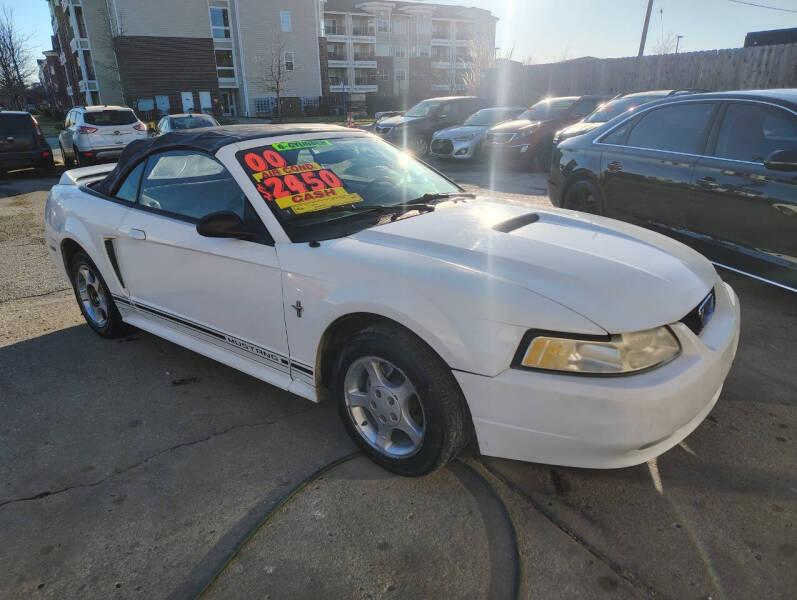 2000 Ford Mustang Base's photo
