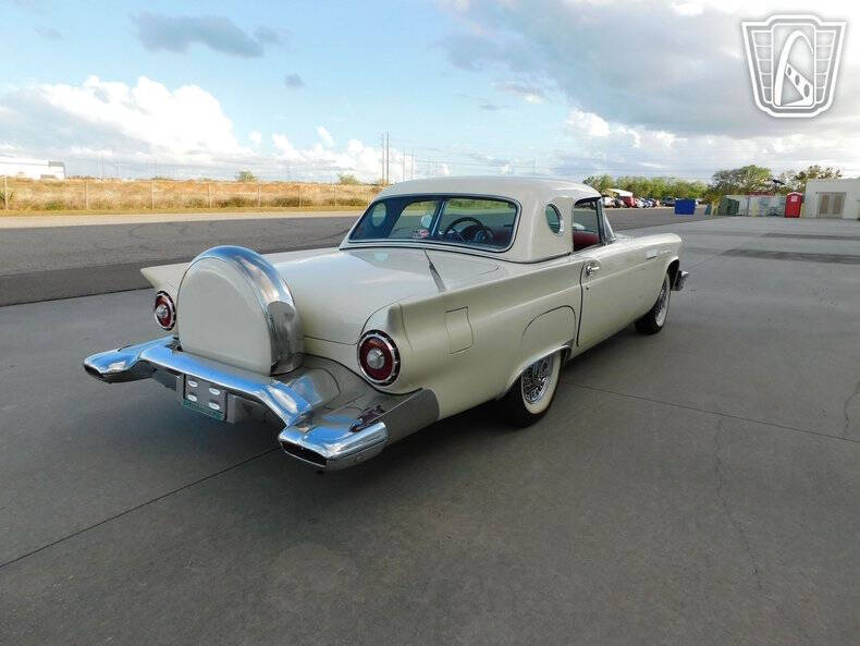 1957 Ford Thunderbird