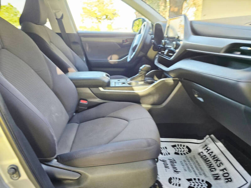 2020 Toyota Highlander LE