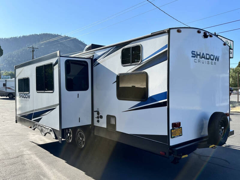 2022 **REDUCED** Shadow Cruiser 280QBS / 31ft