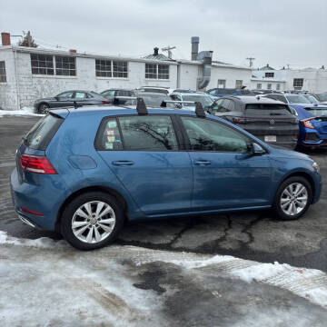 2019 Volkswagen Golf SE