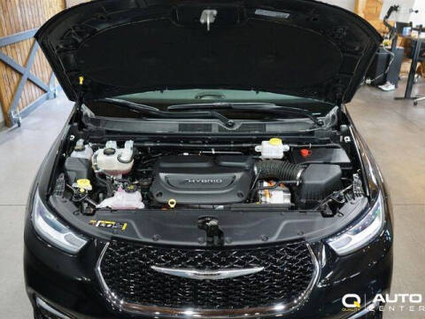 2022 Chrysler Pacifica Hybrid Touring L