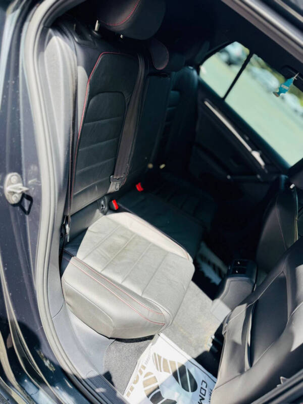 2017 Volkswagen Golf GTI Sport