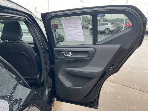 2023 Volvo XC40 B5 Plus Dark Theme