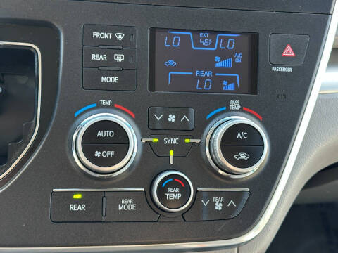 2015 Toyota Sienna LE 8-Passenger