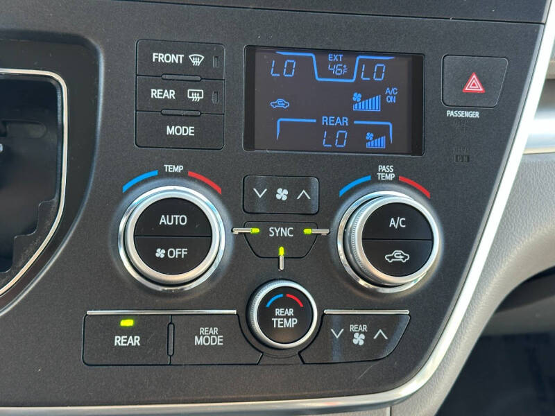 2015 Toyota Sienna LE 8-Passenger