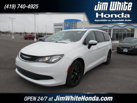 2017 Chrysler Pacifica for sale at The Credit Miracle Network Team at Jim White Honda in Maumee OH