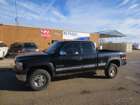 2002 Chevrolet Silverado 2500HD for sale at Rondo Truck & Trailer in Sycamore IL