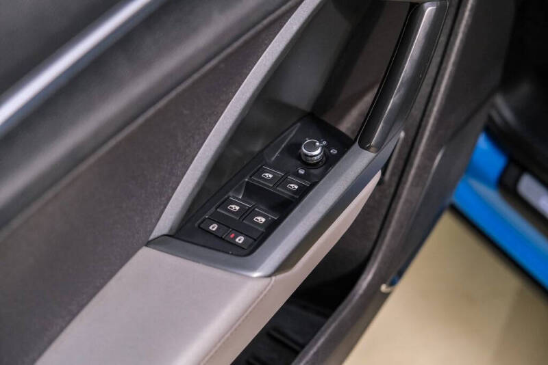 2020 Audi Q3 quattro S line Prem Plus 45 TFSI