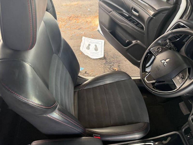 2020 Mitsubishi Outlander LE