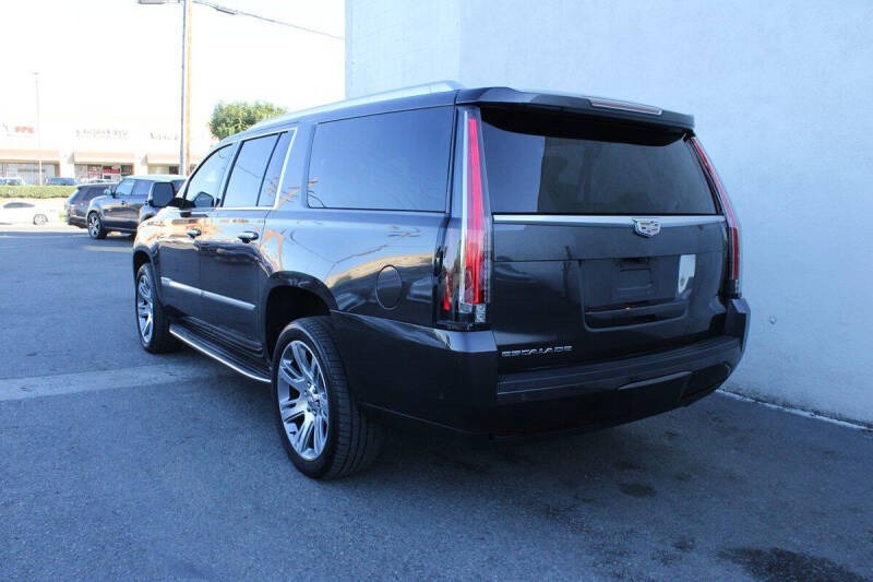 2018 Cadillac Escalade ESV Premium Luxury