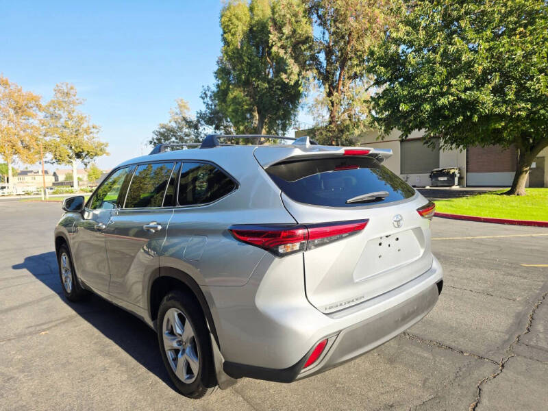 2020 Toyota Highlander LE