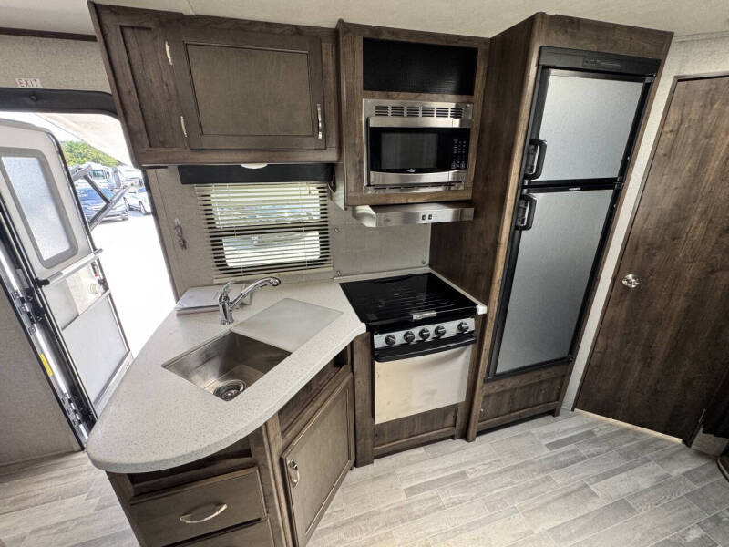 2018 Dutchmen Aerolite 2424BH